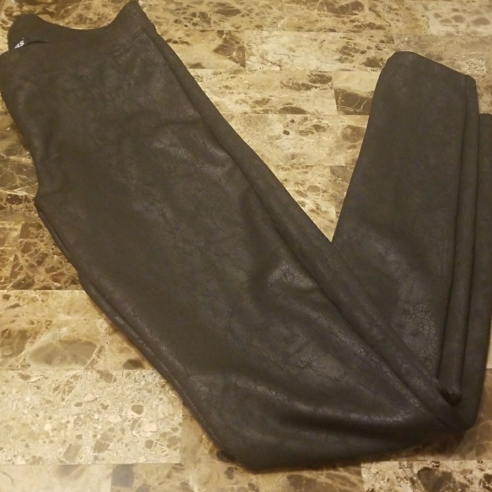 Express black crackle pattern leggings